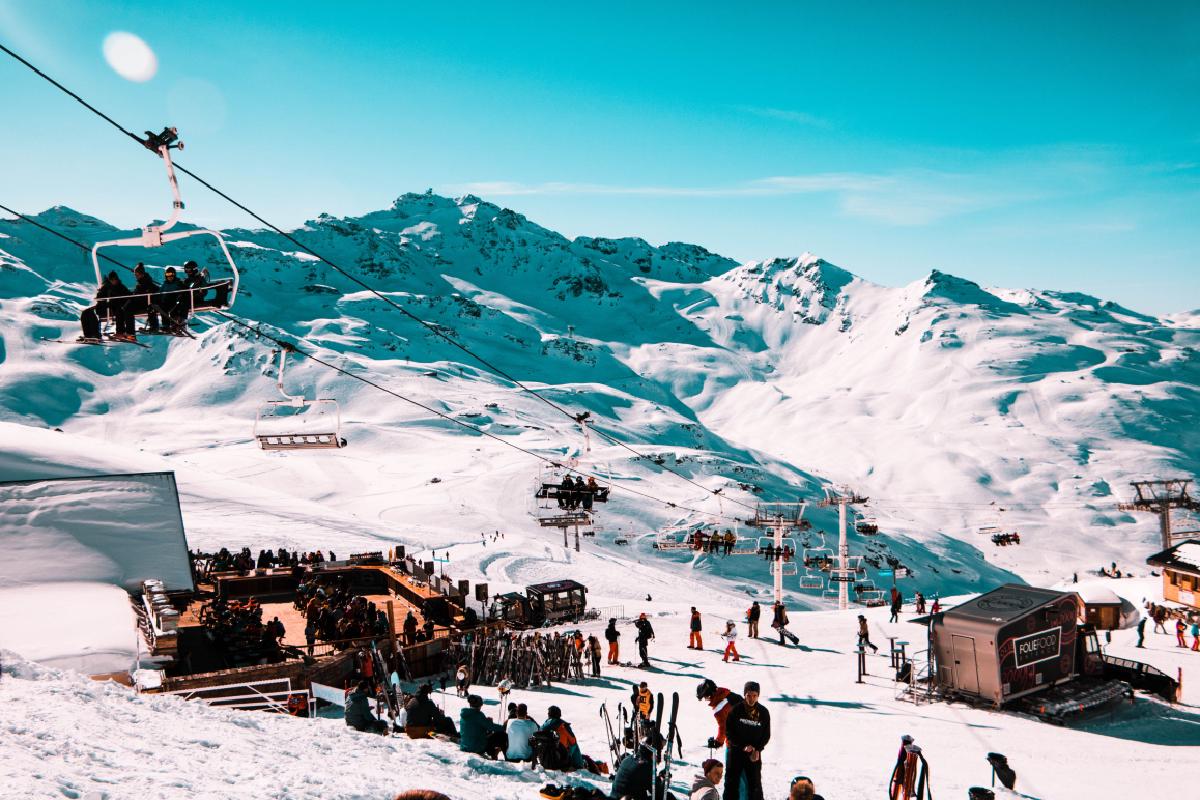 Ein schöner Winterurlaub im Gebirge.