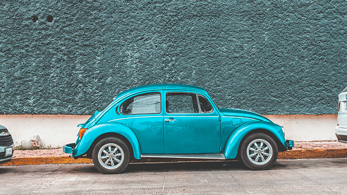 Ein Foto von einem Auto, das KFZ-Rechtsschutz der Rechtsschutzversicherung symbolisiert.